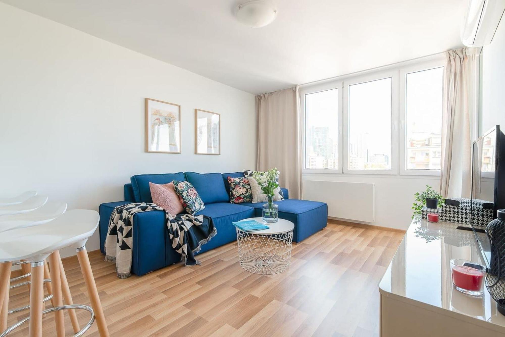 Navy Aesthetic Apartment With Balcony By Noclegi Renters Warsaw Exterior photo